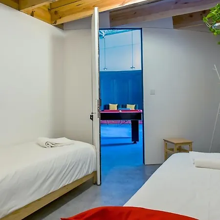 Plum Guide - Top Gun Apartment *