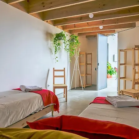 Plum Guide - Top Gun Apartman